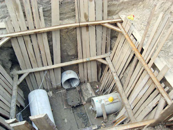 顶管：顶进施工现场